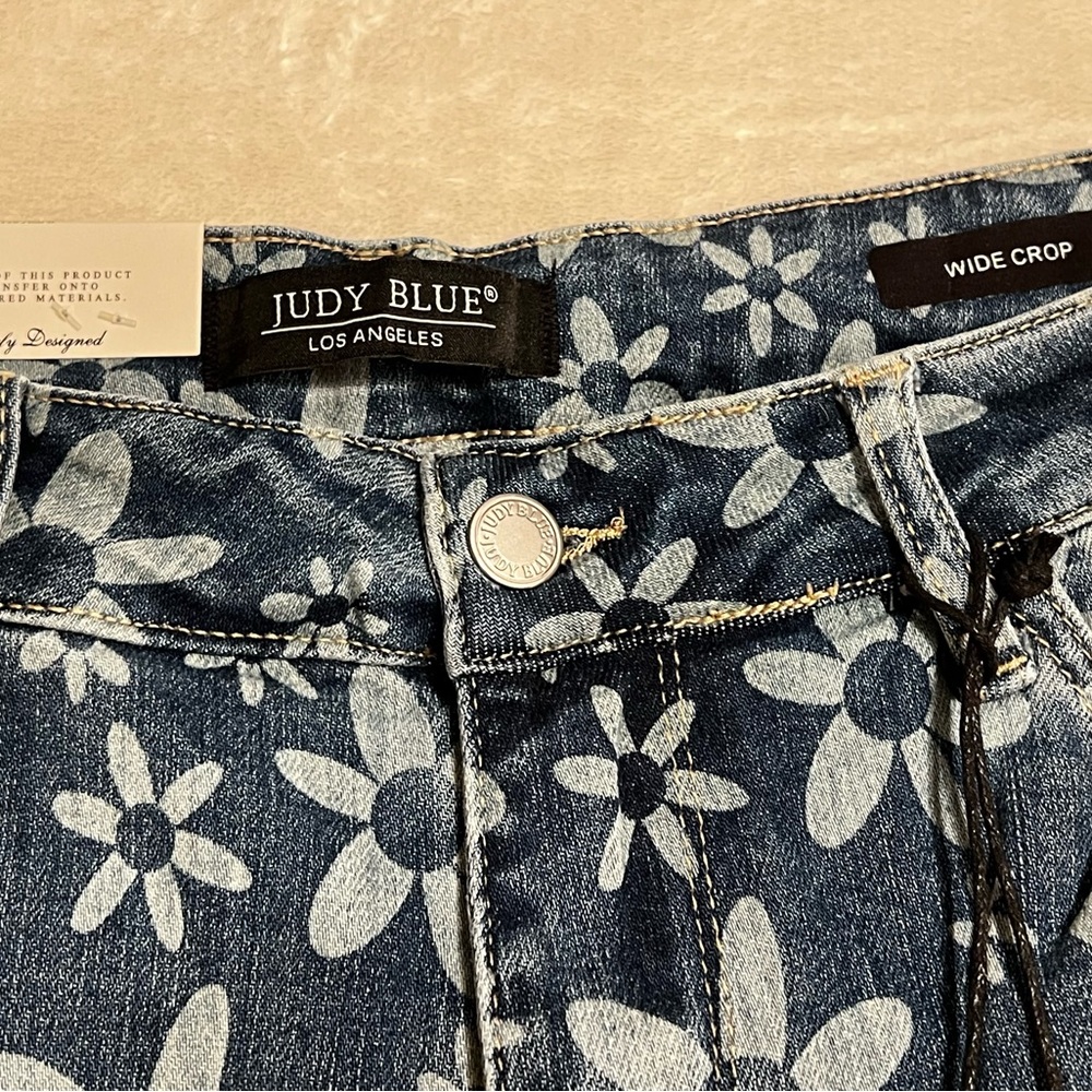 NEW Judy Blue Daisy Daze Cropped wide leg Jeans